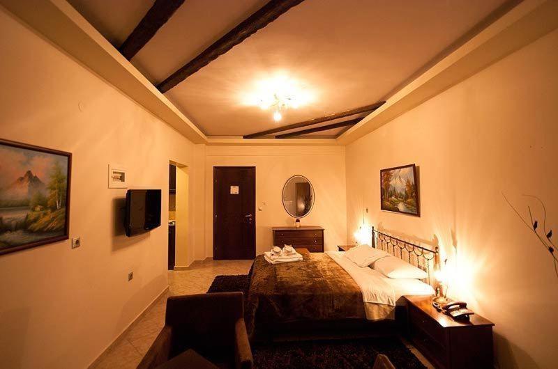 Nostos Hotel Káto Loutrákion Habitación foto
