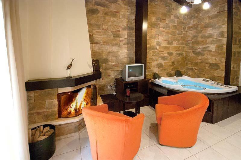 Nostos Hotel Káto Loutrákion Habitación foto