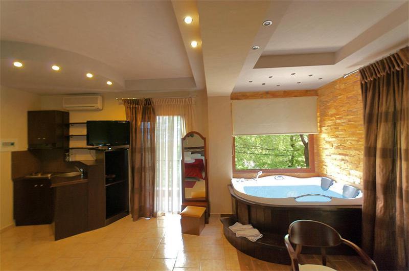 Nostos Hotel Káto Loutrákion Habitación foto